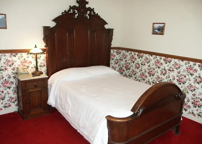Bridgeport Inn